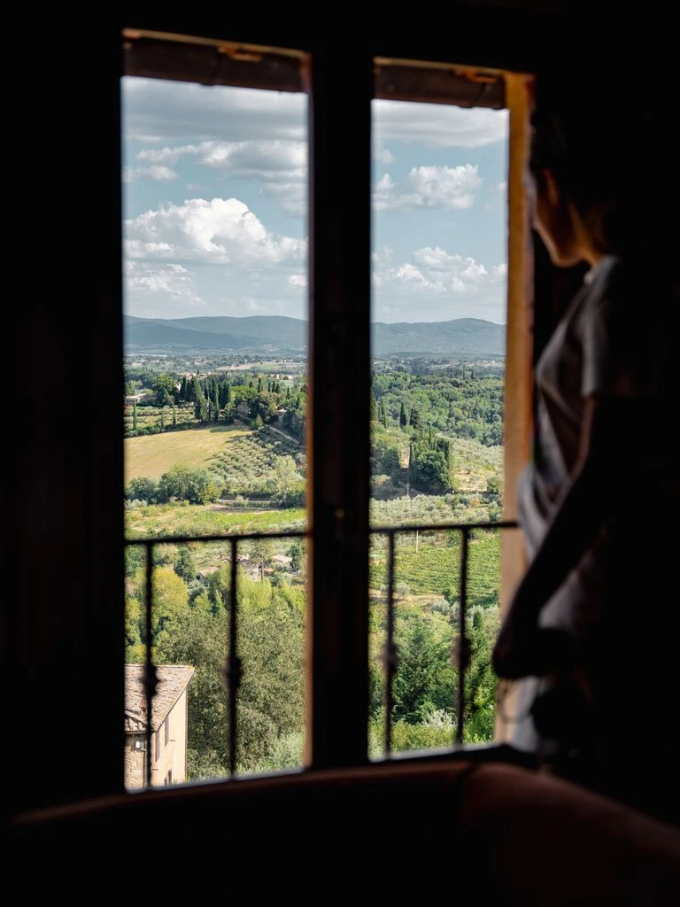 Una forma di Parmigiano Reggiano DOP invecchiata nelle cantine del caseificio di Vetto